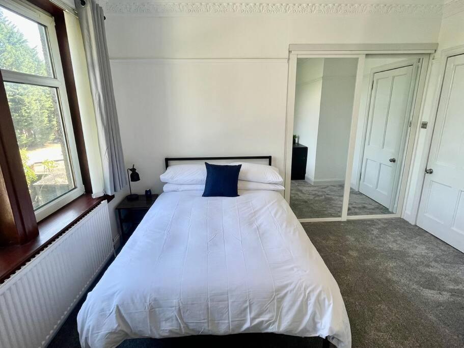 Large 2 Bed Near Glasgow Airport Paisley Dış mekan fotoğraf