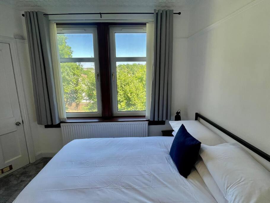 Large 2 Bed Near Glasgow Airport Paisley Dış mekan fotoğraf